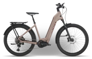 Das neue Cresta eViva GT E-Bike in rosé metallic matt perfekt für die Stadt.